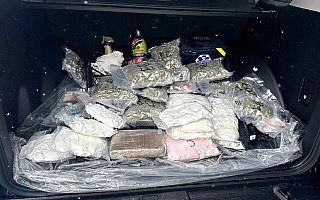 Narkotyki ukryte w samochodzie. Kierowcy grozi do 12 lat więzienia